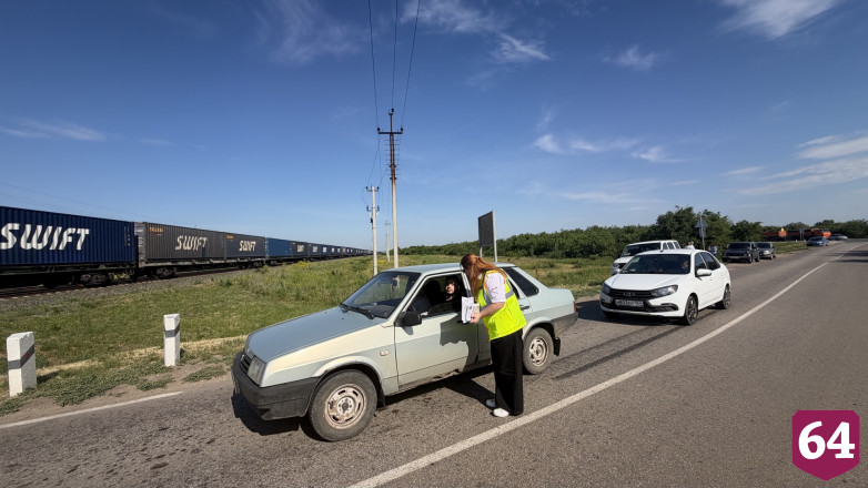 В Саратовской области водителям напомнили о правилах пересечения железнодорожных переездов